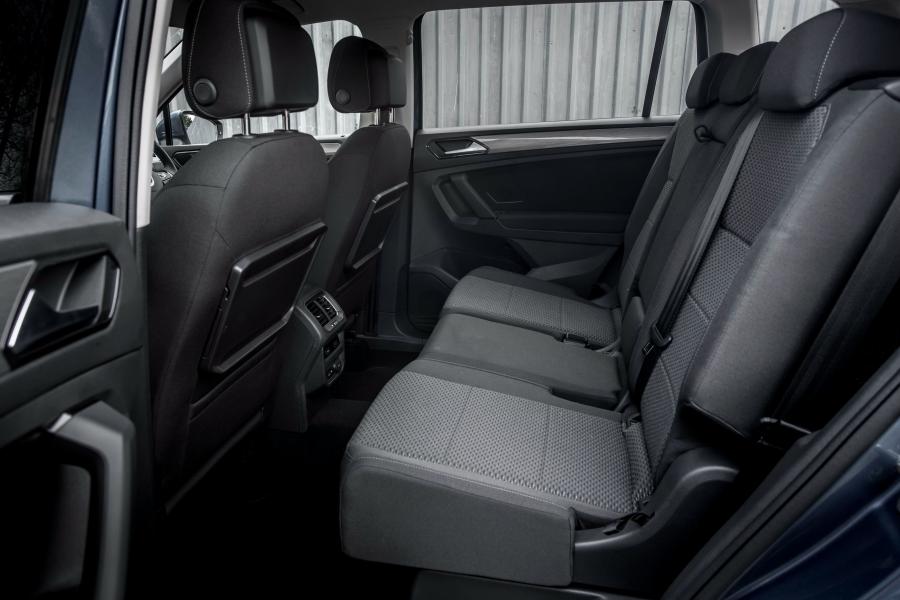 Интерьер Volkswagen Tiguan Allspace 2018 года  (UK) (фото 21 из 40)